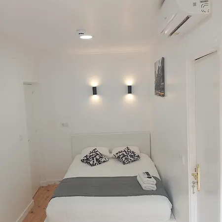 Apartamento Bernardim Ribeiro - 2ª Andar Δωμάτια σε οικογενειακή κατοικία