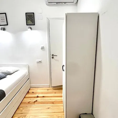 Apartamento Bernardim Ribeiro - 2ª Andar Δωμάτια σε οικογενειακή κατοικία