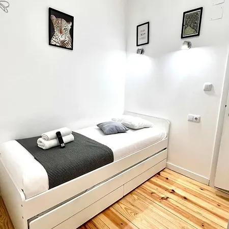 Apartamento Bernardim Ribeiro - 2ª Andar Δωμάτια σε οικογενειακή κατοικία