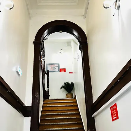 Apartamento Bernardim Ribeiro - 2ª Andar Δωμάτια σε οικογενειακή κατοικία Lisboa