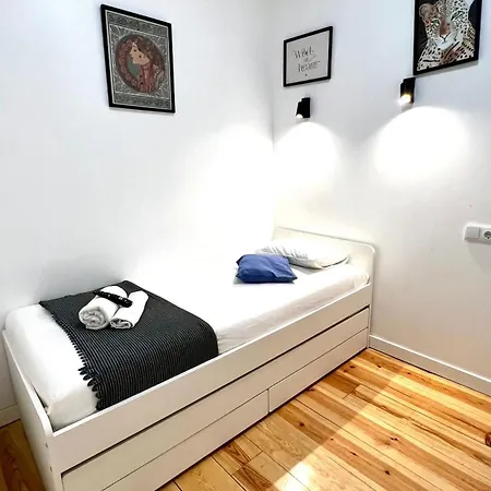 Apartamento Bernardim Ribeiro - 2ª Andar *