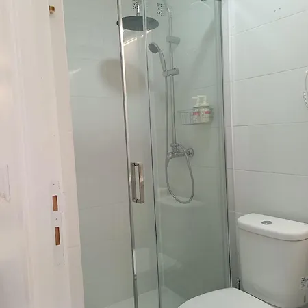 Apartamento Bernardim Ribeiro - 2ª Andar ליסבון