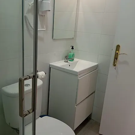 Apartamento Bernardim Ribeiro - 2ª Andar בית אירוח *