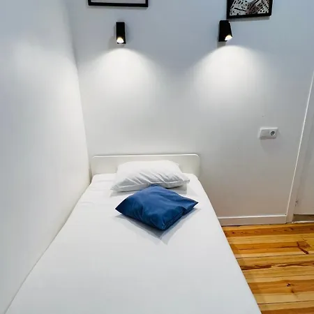 Apartamento Bernardim Ribeiro - 2ª Andar ליסבון