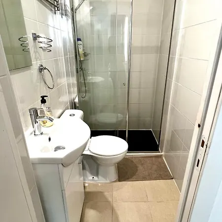 Apartamento Bernardim Ribeiro - 2ª Andar ליסבון